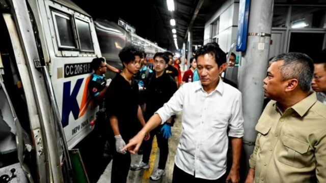 Kronologi Awal Kecelakaan Kereta Di Bekasi Timur Terungkap, Berawal Dari Tabrakan Krl Dan Mobil Di Perlintasan