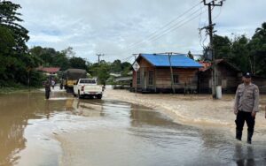 Banjir Kuala Kurun Palangka Raya Sempat Lumpuhkan Jalur Utama, Polisi Terapkan Buka Tutup