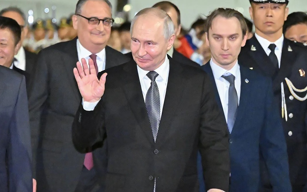 Putin tiba di beijing, hubungan bilateral rusia-china jadi fokus utama pertemuan dengan xi jinping Putin Tiba Di Beijing, Hubungan Bilateral Rusia-China Jadi Fokus Utama Pertemuan Dengan Xi Jinping