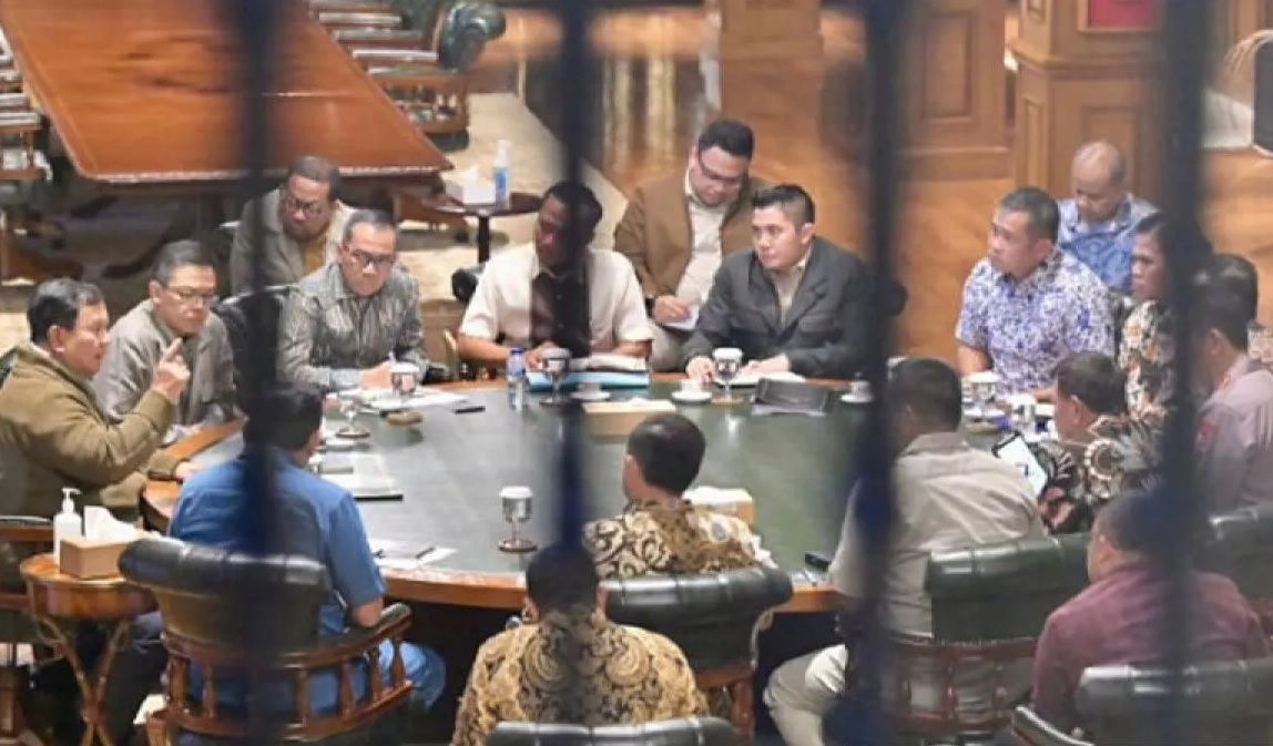 Ratas di hambalang, prabowo soroti perlindungan buruh dan dorong kampus terlibat langsung dalam pembangunan Ratas Di Hambalang, Prabowo Soroti Perlindungan Buruh Dan Dorong Kampus Terlibat Langsung Dalam Pembangunan