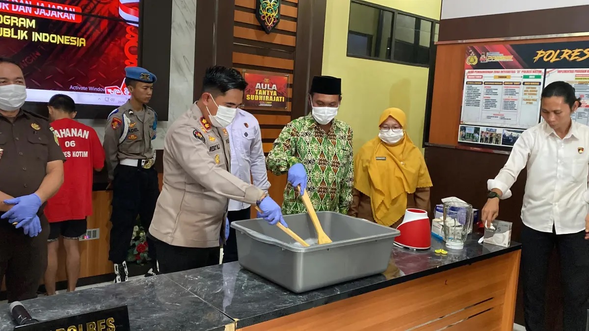 Pemusnahan sabu di kotim capai 114,86 gram, polres klaim selamatkan ratusan warga dari ancaman narkoba Pemusnahan Sabu Di Kotim Capai 114,86 Gram, Polres Klaim Selamatkan Ratusan Warga Dari Ancaman Narkoba
