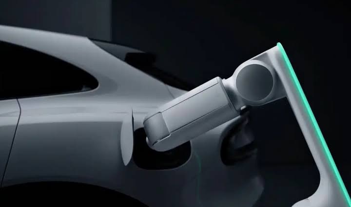 Tak perlu turun dari mobil, lengan robot pengisian daya xiaomi bisa bekerja otomatis Tak Perlu Turun Dari Mobil, Lengan Robot Pengisian Daya Xiaomi Bisa Bekerja Otomatis