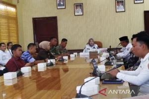 Bupati Kobar Mengundang Pertamina Untuk Membahas Solusi Antrean Panjang Pengisian Bbm
