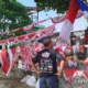 Semarak hut ri: pedagang bendera asal bandung menghiasi kobar Semarak Hut Ri: Pedagang Bendera Asal Bandung Menghiasi Kobar
