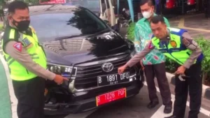 Sosok Sopir Alphard Cekcok Dengan Satpam Di Bundaran Hi, Pakai Pelat Nomor Palsu, Belum Kena Tilang
