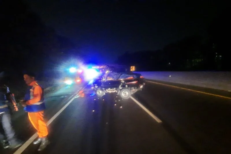 Mobil pikap kecelakaan di tol cipularang, dua penumpang meninggal dunia Tol Cipularang Kembali Memakan Korban Dua Orang Tewas: Kejadian Tragis Di Jawa Barat