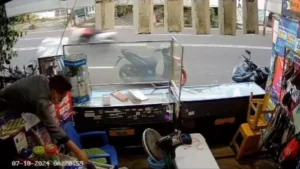 Viral Cctv Aksi Maling Jemuran Di Teras Rumah Palembang, Nasib Pria Berhelm Putih Ini Terungkap