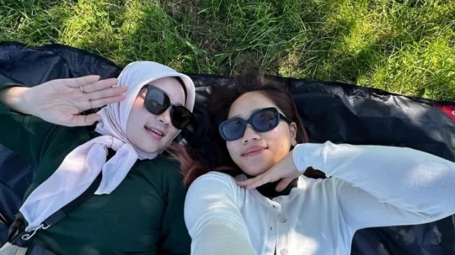 Atalia praratya ungkap pesan emosional di ulang tahun zara, menyoroti perjalanan hidup yang berbeda Atalia Praratya Ungkap Pesan Emosional Di Ulang Tahun Zara, Menyoroti Perjalanan Hidup Yang Berbeda
