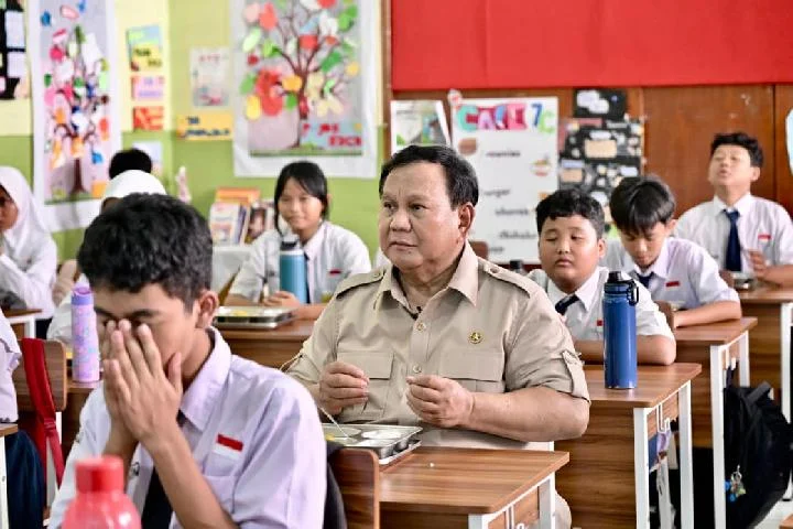 Bgn tegaskan guru tak perlu urus ompreng saat mbg, ada 2 petugas khusus di sekolah Bgn Tegaskan Guru Tak Perlu Urus Ompreng Saat Mbg, Ada 2 Petugas Khusus Di Sekolah