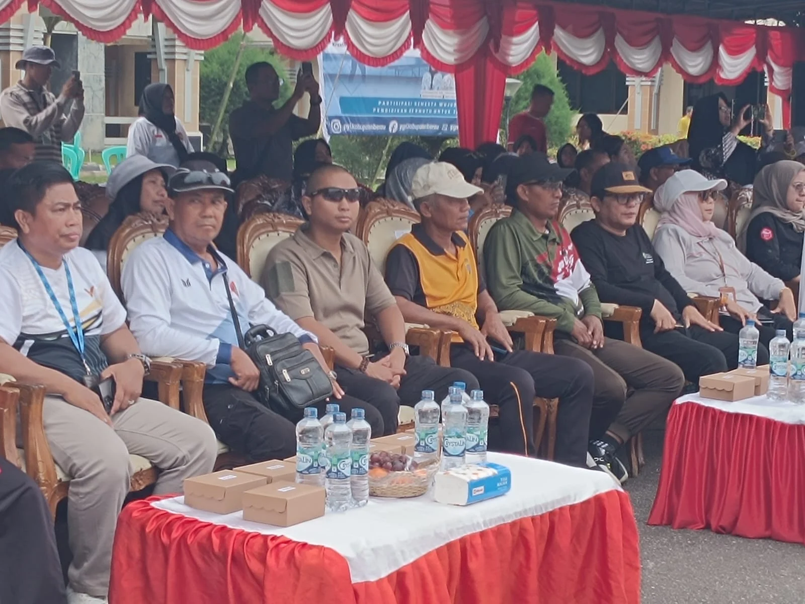 Bupati gumas resmikan resort dan porseni batu nyiwuh, perkuat kebersamaan dan lestarikan lingkungan Bupati Gumas Resmikan Resort Dan Porseni Batu Nyiwuh, Perkuat Kebersamaan Dan Lestarikan Lingkungan