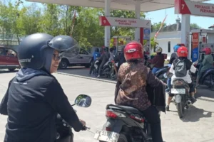 Bupati Kotim Segera Panggil Pertamina Respons Antrean Panjang Bbm Di Sampit