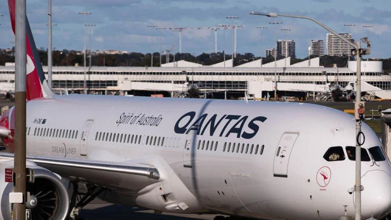 Dua pesawat hampir tabrakan di bandara sydney australia, satu awak cedera Dua Pesawat Hampir Tabrakan Di Bandara Sydney Australia, Satu Awak Cedera