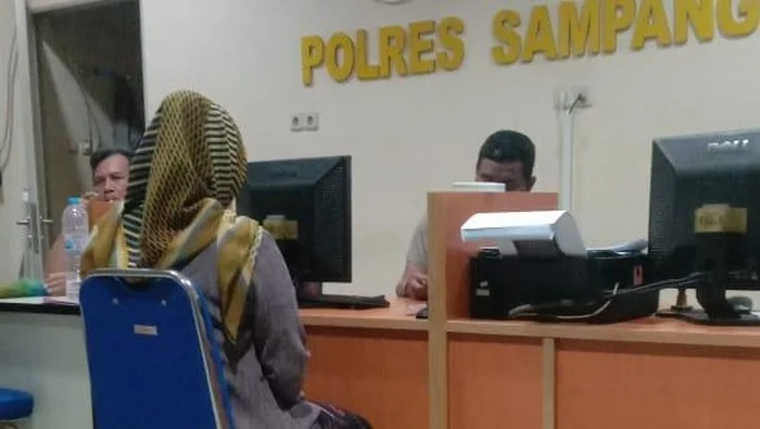 Duduk perkara perempuan dituding pelakor dikeroyok ibu-ibu di sampang, polisi ungkap kronologisnya Duduk Perkara Perempuan Dituding Pelakor Dikeroyok Ibu-Ibu Di Sampang, Polisi Ungkap Kronologisnya