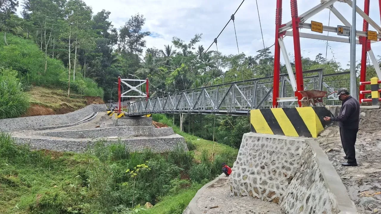 Jembatan gantung batu ojung dibangun untuk membuka akses ekonomi di lamandau Jembatan Gantung Batu Ojung Dibangun Untuk Membuka Akses Ekonomi Di Lamandau
