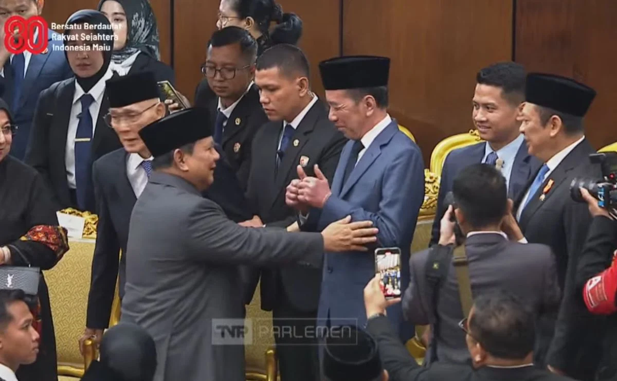 Jokowi beri acungan jempol usai prabowo sampaikan pidato kenegaraan, apa maknanya? Jokowi Beri Acungan Jempol Usai Prabowo Sampaikan Pidato Kenegaraan, Apa Maknanya?