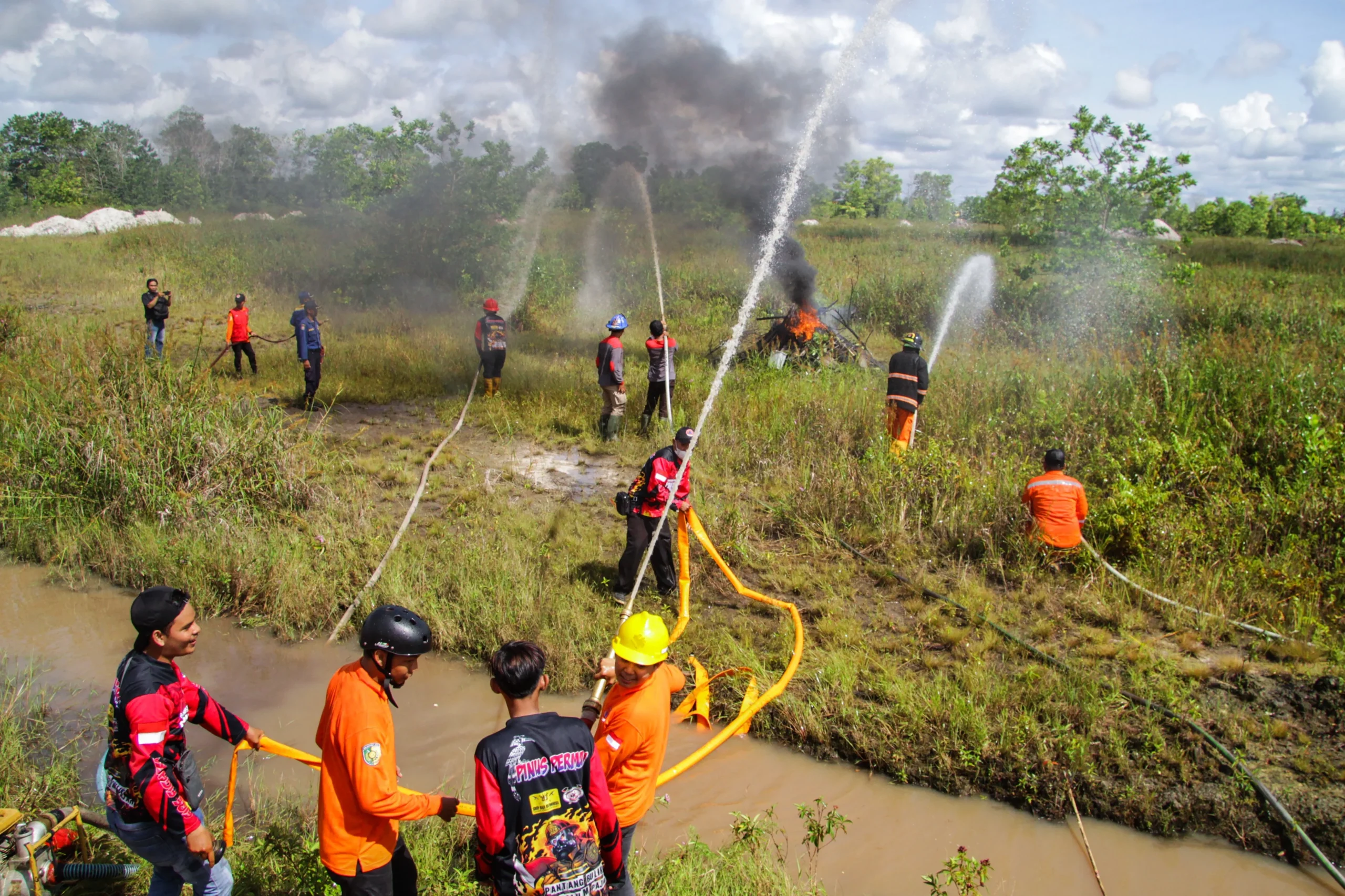 Karhutla kalteng: pemprov kerahkan asn jadi relawan menghadapi kebakaran hutan Karhutla Kalteng: Pemprov Kerahkan Asn Jadi Relawan Menghadapi Kebakaran Hutan