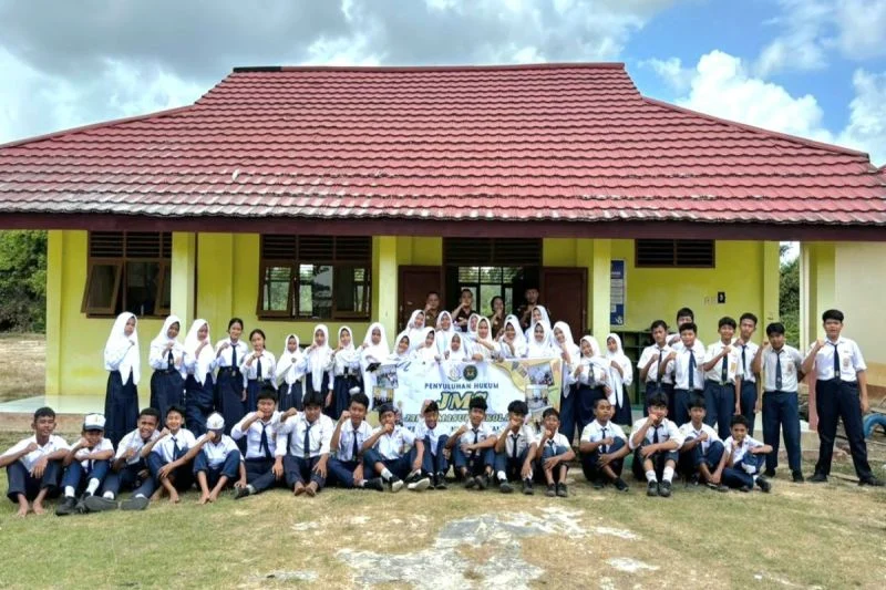 Kejari sukamara edukasi pelajar tentang bahaya narkoba melalui jaksa masuk sekolah Kejari Sukamara Edukasi Pelajar Tentang Bahaya Narkoba Melalui Jaksa Masuk Sekolah