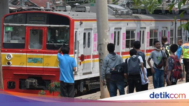Krl Bogor Line Tertabrak Orang Di Dekat Stasiun Tebet, Operasional Terganggu: Kronologi Dan Dampaknya