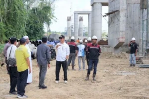 Kunjungi Jembatan Tumpung Laung, Shalahuddin Tegaskan Infrastruktur Dan Pendidikan Jadi Prioritas Utama