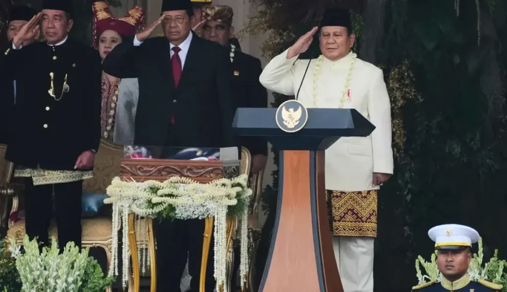 Mengharukan! Prabowo cium bendera pusaka di istana merdeka, simbolisme di balik upacara hut ke-81 Mengharukan! Prabowo Cium Bendera Pusaka Di Istana Merdeka, Simbolisme Di Balik Upacara Hut Ke-81