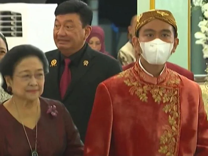 Momen jokowi gandeng iriana di pernikahan kasespri prabowo, disusul gibran hingga bobby nasution – detik lengkap acara Momen Jokowi Gandeng Iriana Di Pernikahan Kasespri Prabowo, Disusul Gibran Hingga Bobby Nasution – Detik Lengkap Acara