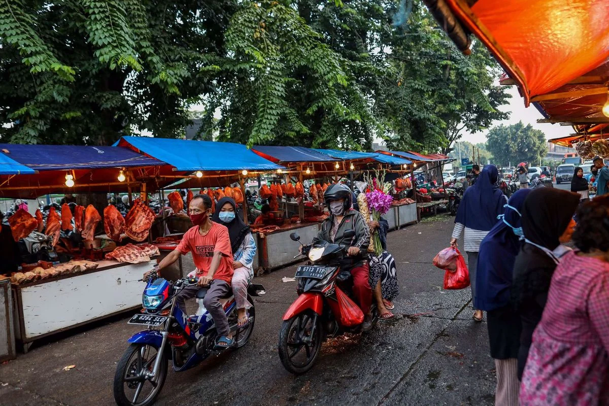 Pasar kramat jati: relokasi massal pkl, bebas retribusi 6 bulan & larangan jualan di bahu jalan Pasar Kramat Jati: Relokasi Massal Pkl, Bebas Retribusi 6 Bulan &Amp; Larangan Jualan Di Bahu Jalan
