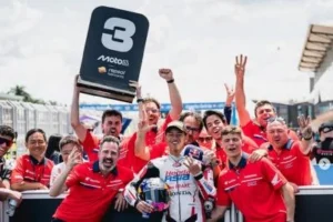 Pembalap Indonesia Veda Ega Pratama Naik Podium Di Moto3 Inggris 2026: Prestasi Gemilang