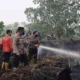 Polres Pulang Pisau Bergerak Cepat Pimpin Pemadaman Titik Api Dan Pembasahan Lahan Di Tumbang Nusa, Upaya Tangguh Cegah Karhutla