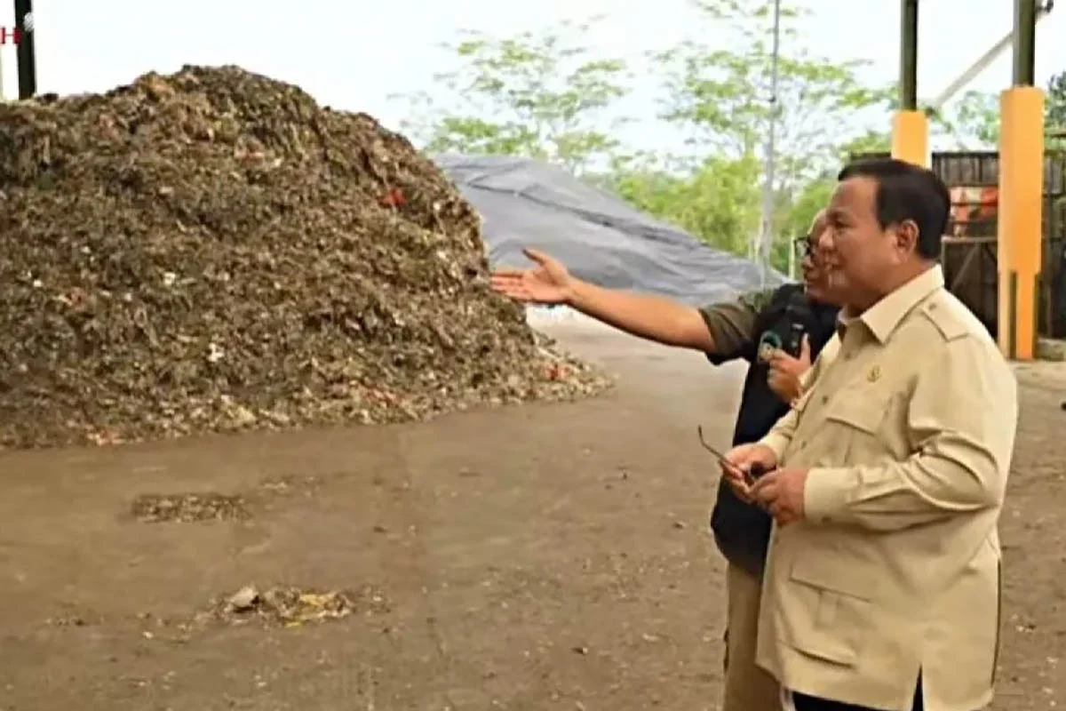 Presiden prabowo subianto beri atesi riset pengelolaan sampah hingga genteng dari limbah Presiden Prabowo Subianto Beri Atesi Riset Pengelolaan Sampah Hingga Genteng Dari Limbah
