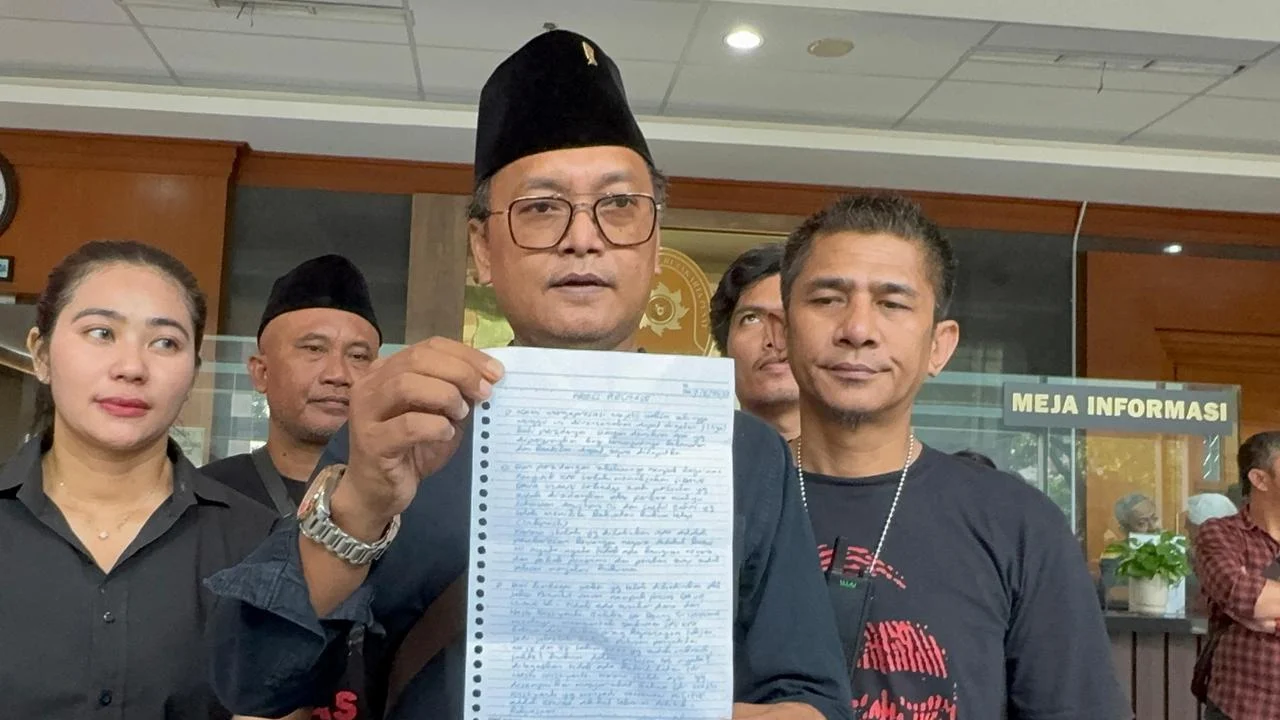 Reaksi guntur romli soal 2 orang ditangkap buntut pidato prabowo tentang nuklir: represif and otoriter Reaksi Guntur Romli Soal 2 Orang Ditangkap Buntut Pidato Prabowo Tentang Nuklir: Represif And Otoriter