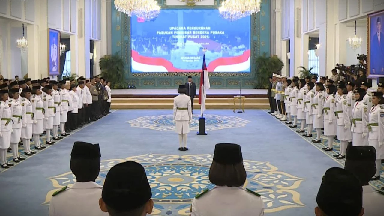 Saat gibran kukuhkan paskibraka upacara hut 81 ri di istana, 76 anggota siap bertugas Saat Gibran Kukuhkan Paskibraka Upacara Hut 81 Ri Di Istana, 76 Anggota Siap Bertugas