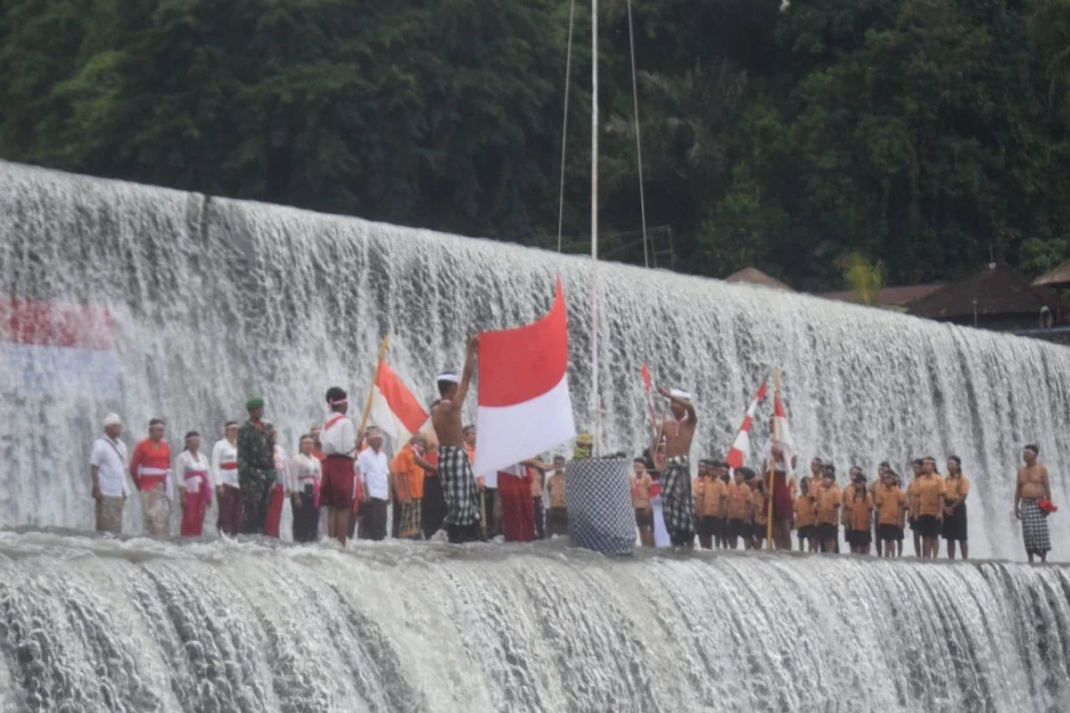Semangat merah mutih berkibar di palangka raya: upacara hut ke-81 ri terpadu di tengah asap karhutla Semangat Merah Mutih Berkibar Di Palangka Raya: Upacara Hut Ke-81 Ri Terpadu Di Tengah Asap Karhutla