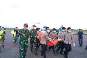 Tni Evakuasi Dua Korban Selamat Pascaserangan Kkb Di Tolikara, Operasi Pengamanan Diperkuat