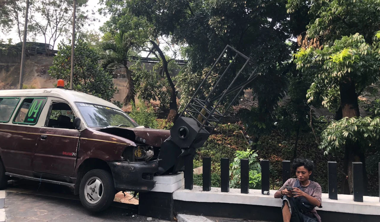 Tragedi 2 angkot bertabrakan di depok, sopir tewas di lokasi kejadian Tragedi 2 Angkot Bertabrakan Di Depok, Sopir Tewas Di Lokasi Kejadian