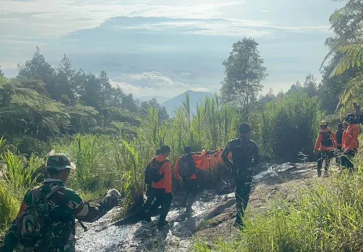 Tragedi di puncak sejati: pendaki 17 tahun asal karanganyar tewas jatuh ke jurang Tragedi Di Puncak Sejati: Pendaki 17 Tahun Asal Karanganyar Tewas Jatuh Ke Jurang