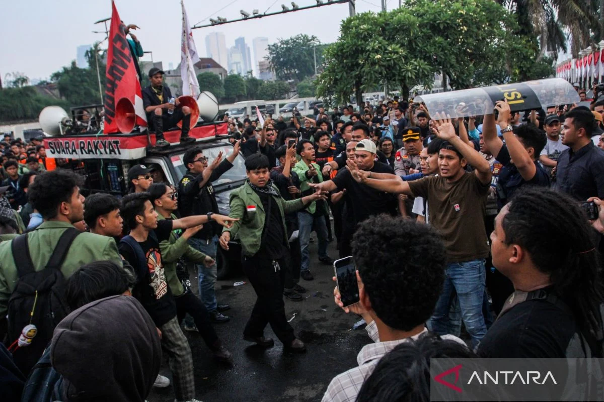 Waspada ada demo: ancaman siber, aksi militer, dan kerusuhan di jakarta terungkap Waspada Ada Demo: Ancaman Siber, Aksi Militer, Dan Kerusuhan Di Jakarta Terungkap