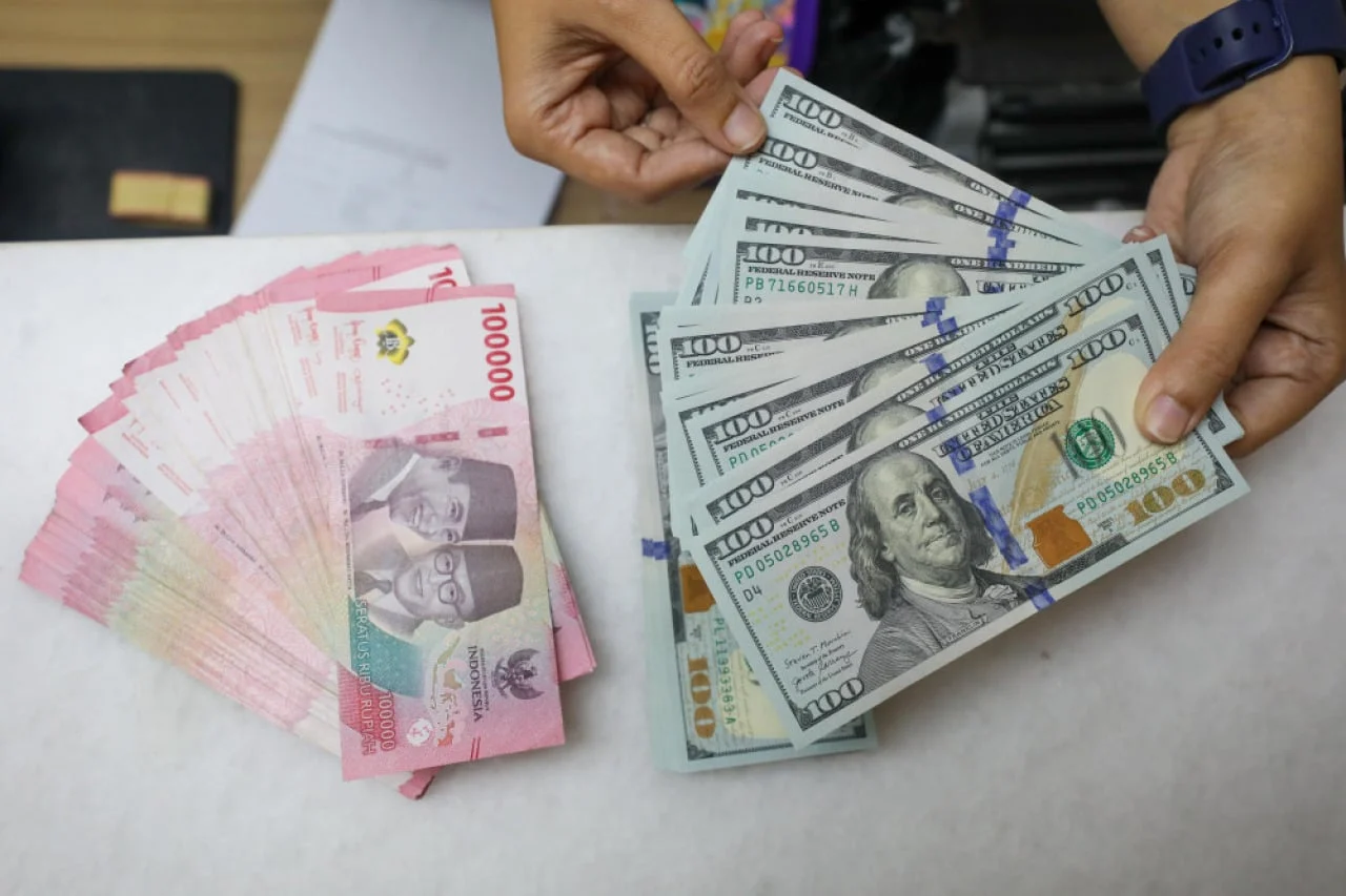 Dolar amerika serikat melemah, emas meroket dan rupiah berbalik menguat di tengah turunnya harga minyak Dolar Amerika Serikat Melemah, Emas Meroket Dan Rupiah Berbalik Menguat Di Tengah Turunnya Harga Minyak