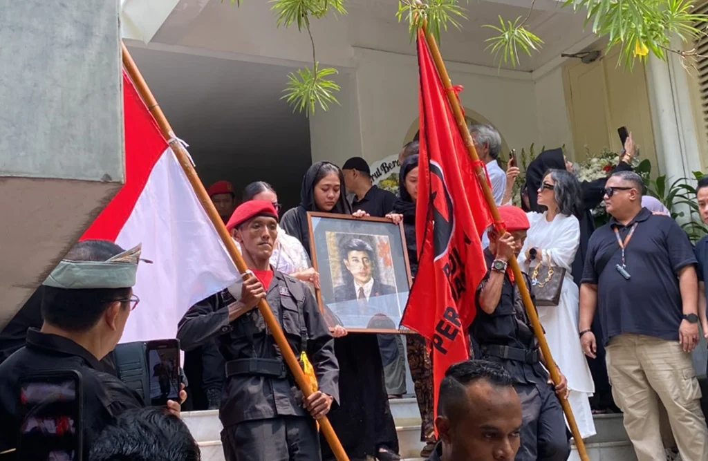 Guruh soekarno wafat di usia 73: warisan seni, politik, dan keluarga besar soekarno Guruh Soekarno Wafat Di Usia 73: Warisan Seni, Politik, Dan Keluarga Besar Soekarno
