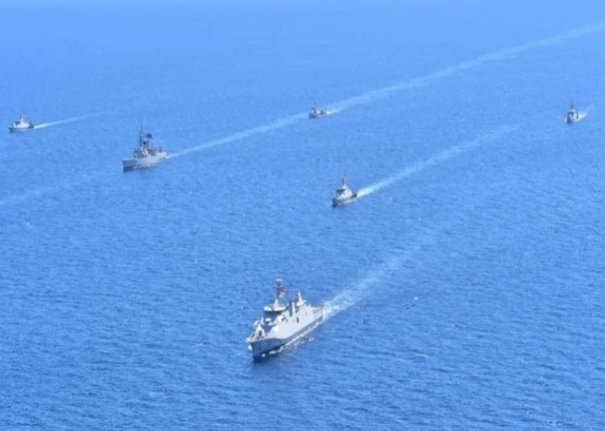 Kapal perang dan armada sipil: dinamika laut global dari indonesia hingga timur tengah Kapal Perang Dan Armada Sipil: Dinamika Laut Global Dari Indonesia Hingga Timur Tengah