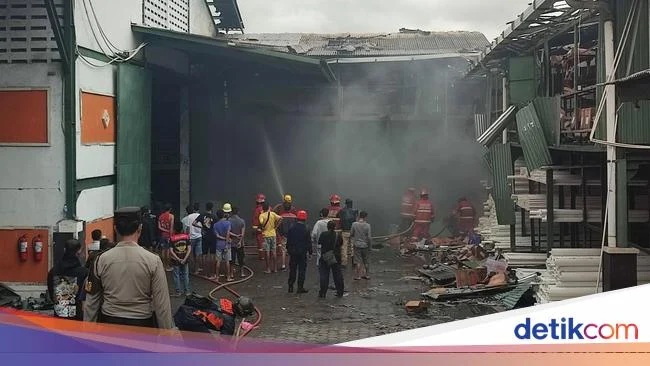 Ledakan memukau: dari revolusi kambrium hingga kebakaran lpg di kerinci dan jakarta Ledakan Memukau: Dari Revolusi Kambrium Hingga Kebakaran Lpg Di Kerinci Dan Jakarta