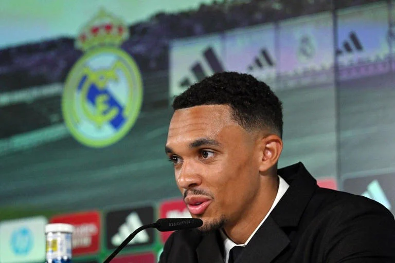 Mourinho ungkap mengapa trent alexander-arnold tak cocok jadi gelandang tetap di real madrid Mourinho Ungkap Mengapa Trent Alexander-Arnold Tak Cocok Jadi Gelandang Tetap Di Real Madrid
