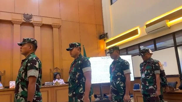 Pengadilan militer ringankan hukuman dua prajurit tni, pemecatan dibatalkan dalam kasus air keras andrie yunus Pengadilan Militer Ringankan Hukuman Dua Prajurit Tni, Pemecatan Dibatalkan Dalam Kasus Air Keras Andrie Yunus