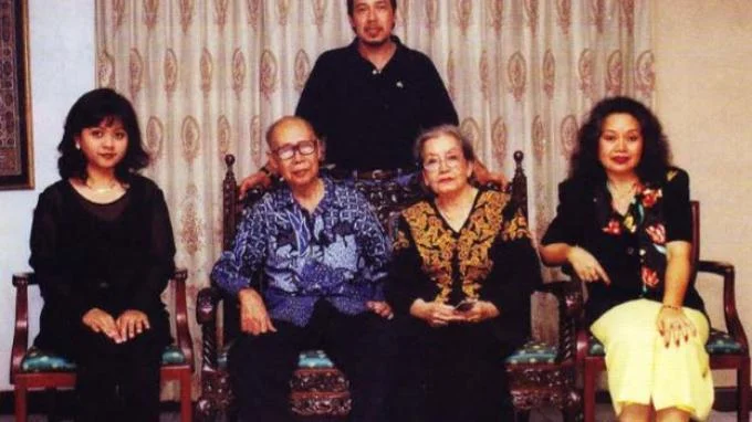 Reniyanti hoegeng wafat di depok, mengungkap warisan keluarga jenderal hoegeng iman santoso Reniyanti Hoegeng Wafat Di Depok, Mengungkap Warisan Keluarga Jenderal Hoegeng Iman Santoso