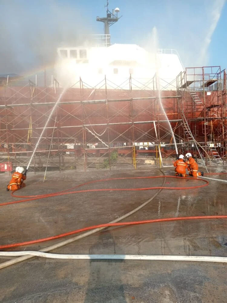 Usulan hidran overhead dan tragedi kebakaran kapal feri: tantangan keselamatan maritim di asia tenggara Usulan Hidran Overhead Dan Tragedi Kebakaran Kapal Feri: Tantangan Keselamatan Maritim Di Asia Tenggara