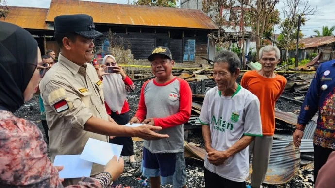 Wabup seruyan salurkan bantuan untuk korban kebakaran, 5 rumah hangus, 18 jiwa terdampak Wabup Seruyan Salurkan Bantuan Untuk Korban Kebakaran, 5 Rumah Hangus, 18 Jiwa Terdampak